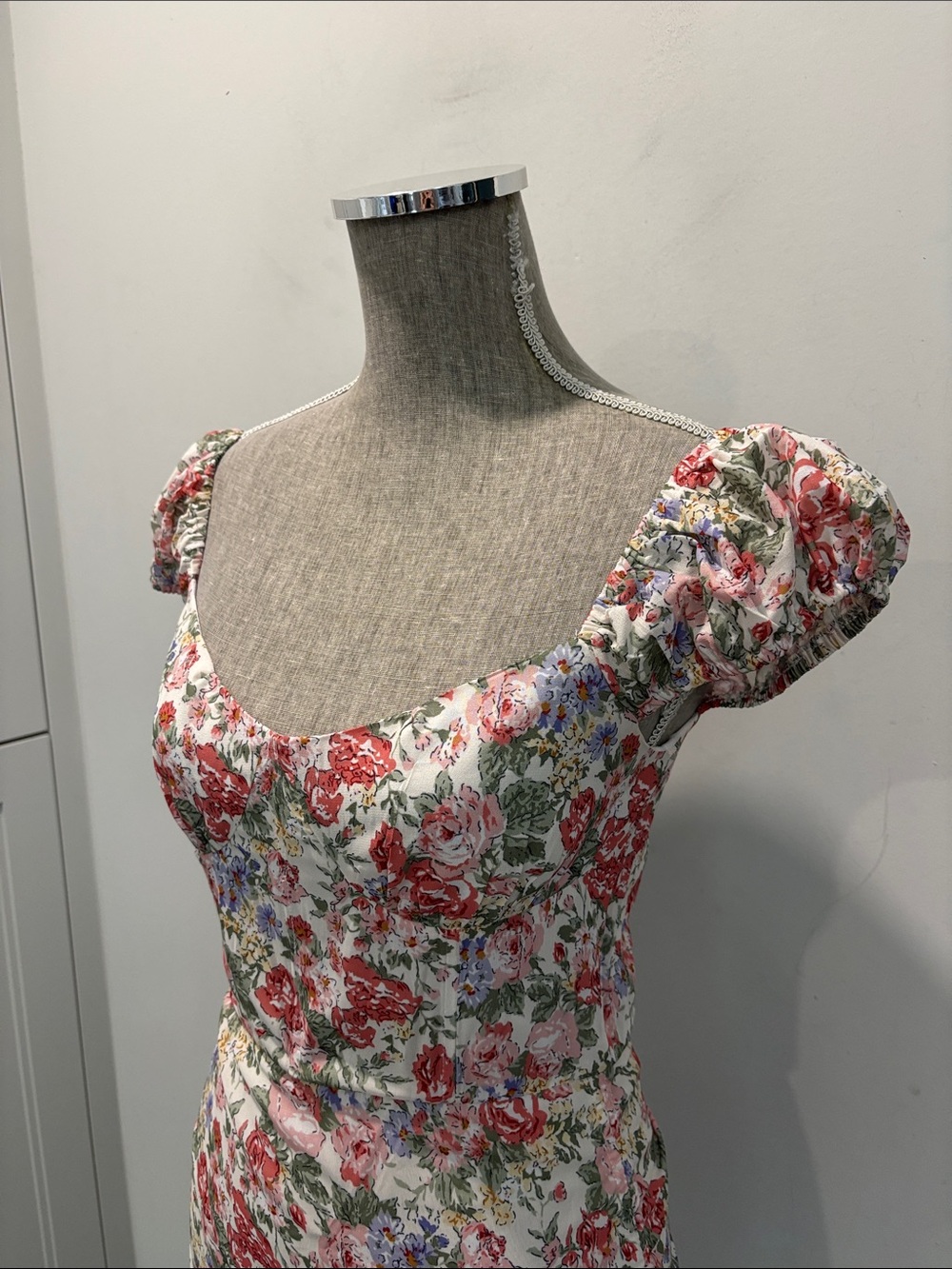 Off‑Shoulder Floral Midi Dress in Pink and Cream - Picture 5 of 16